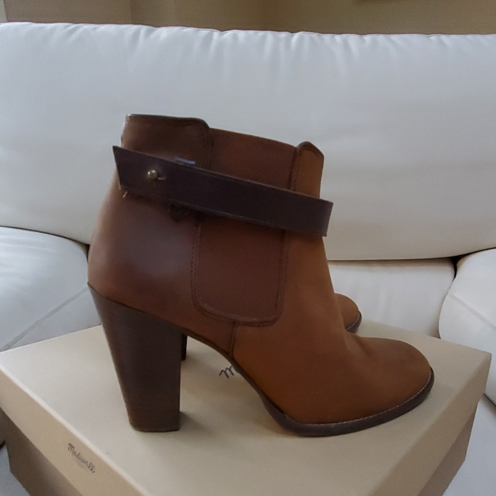Madewell brown leather booties. Size 7.5
